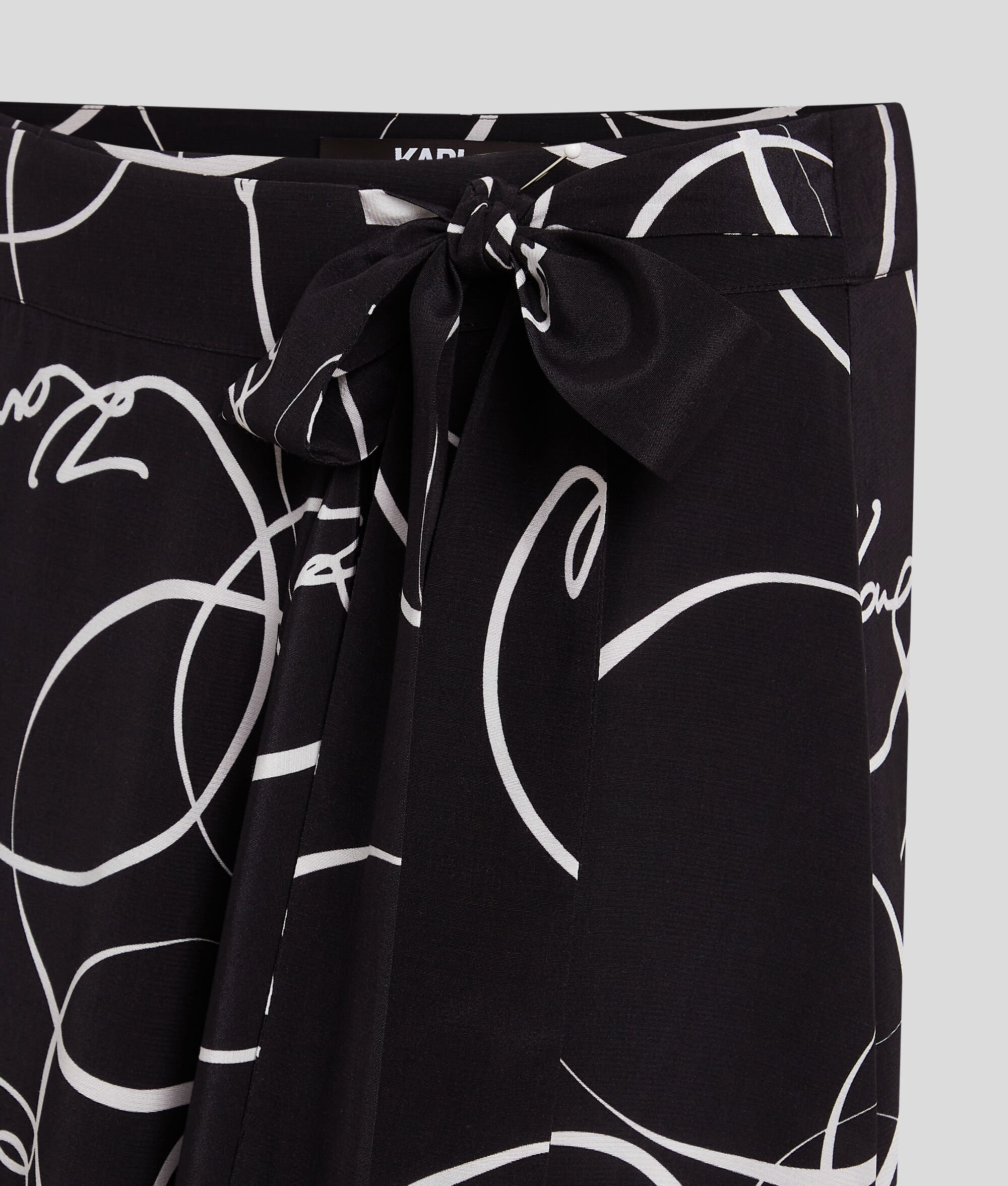 (image for) Exemplary CIRCLE PRINT WRAP SKIRT